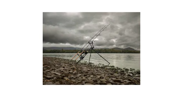 GIANTS FISHING - Stojan Luxury Rod Pod 3 Rods