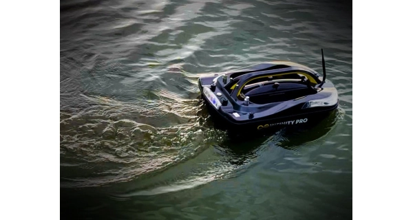 INFINITYBOAT - Zavážecí loďka PRO 3.0 50Ah Limitovaná carbonová edice