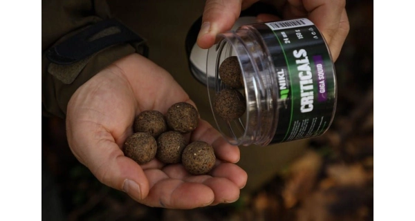 KAREL NIKL - Criticals boilie Giga Squid 18 mm 150 g