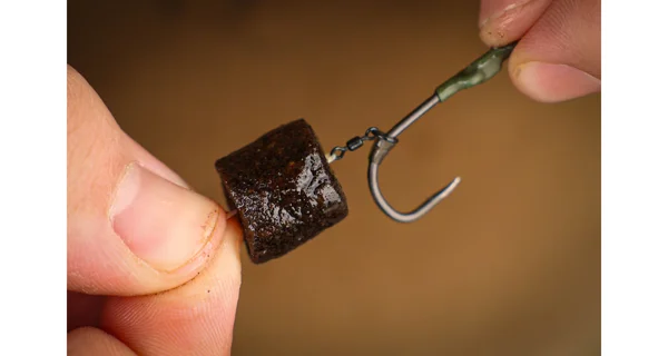 KAREL NIKL - Pelety Black Halibut v dipu Calanus & Krill 15 + 20 mm 250 ml