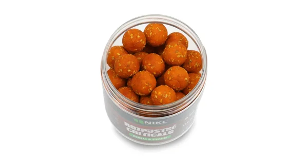 KAREL NIKL - Rozpustné Criticals boilie Chilli & Peach 18 mm 250 ml