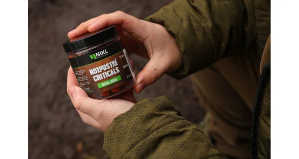 KAREL NIKL - Rozpustné Criticals boilie Devill Krill 14 mm 250 ml