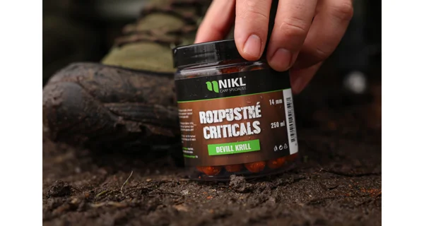 KAREL NIKL - Rozpustné Criticals boilie Devill Krill 18 mm 250 ml