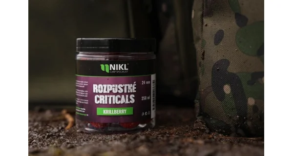 KAREL NIKL - Rozpustné Criticals boilie Krill Berry 14 mm 250 ml