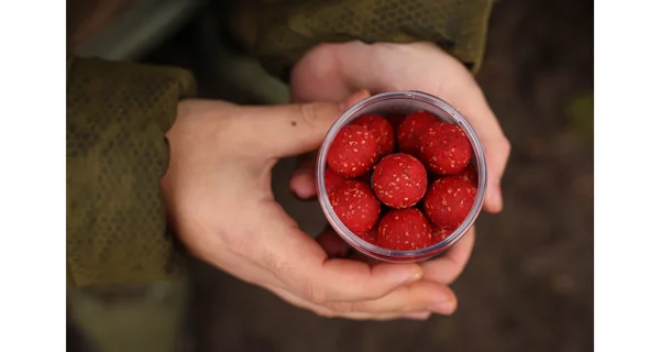 KAREL NIKL - Rozpustné Criticals boilie Krill Berry 24 mm 250 ml