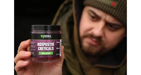 KAREL NIKL - Rozpustné Criticals boilie Krill Berry 24 mm 250 ml