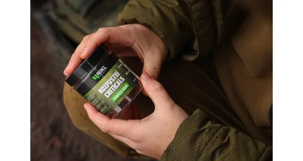 KAREL NIKL - Rozpustné Criticals boilie Scopex & Squid 14 mm 250 ml