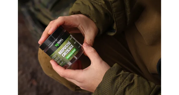 KAREL NIKL - Rozpustné Criticals boilie Scopex & Squid 18 mm 250 ml
