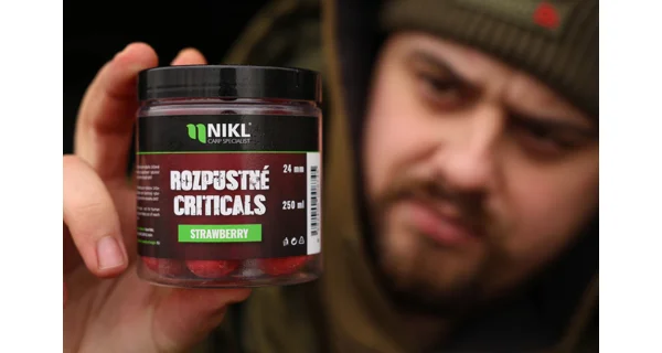 KAREL NIKL - Rozpustné Criticals boilie Strawberry 14 mm 250 ml