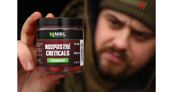 KAREL NIKL - Rozpustné Criticals boilie Strawberry 24 mm 250 ml