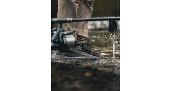 KORDA - Boty Drykore Trainer Dark Kamo vel. 42