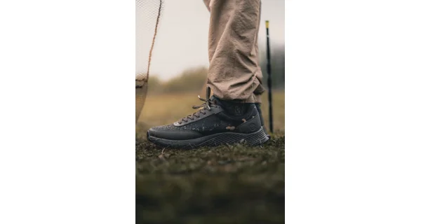 KORDA - Boty Drykore Trainer Dark Kamo vel. 46