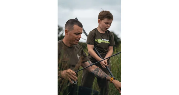 KORDA - Dětské tričko TK Kids T-Shirt Dark Olive 8-9 let
