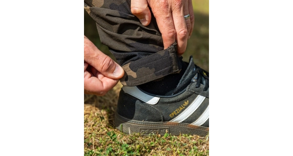 KORDA - Kalhoty Original Kombats Dark Kamo vel. L