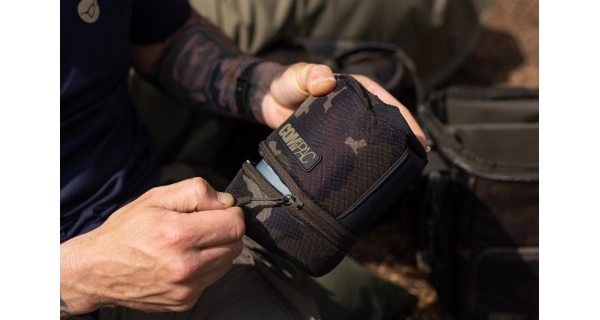 KORDA - Obal na kartuši Compac Gas Canister Dark Kamo