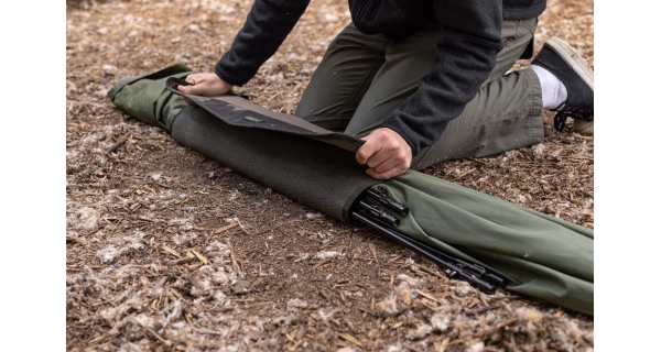 KORDA - Organizér na kolíky a tyče Compac Brolly Wrap Dark Kamo