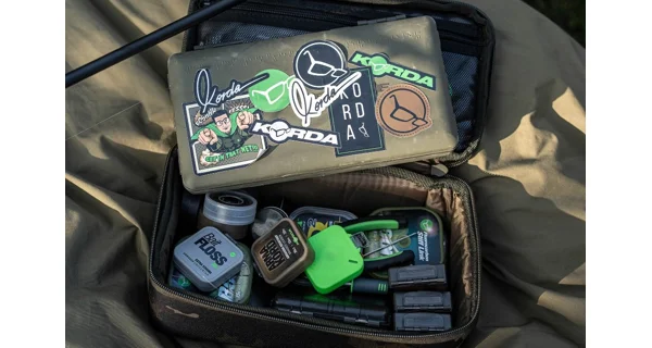 KORDA - Pouzdro Compac 140 Tackle Pouch Dark Kamo