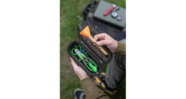 KORDA - Pouzdro Compac 55 Tackle Pouch Dark Kamo