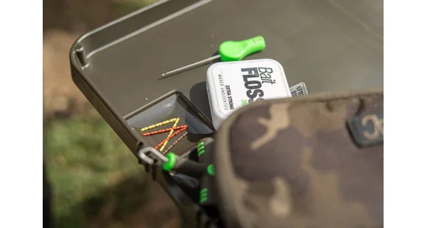 KORDA - Stolek na kbelík Bucket Table