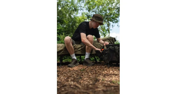 KORDA - Taška Compac Framed Carryall Dark Kamo Large