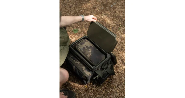 KORDA - Taška Compac Framed Carryall Dark Kamo Small