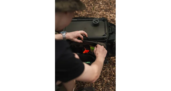 KORDA - Taška Compac Framed Carryall Dark Kamo Small