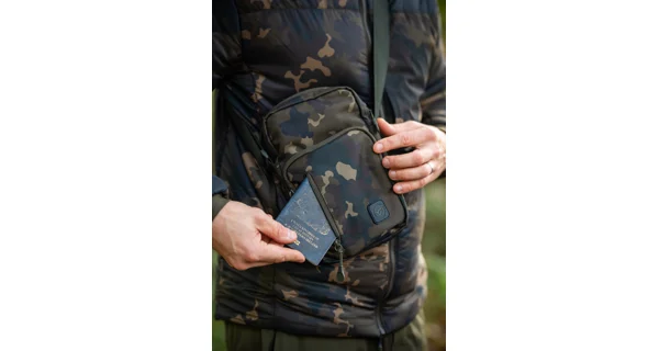 KORDA - Taška Essentials Pouch Dark Kamo