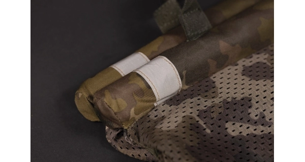 KORDA - Vážící sak Compac Retainer Sling Dark Kamo