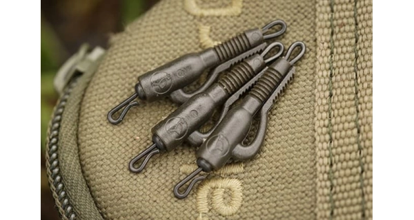 KORDA - Závěs na olovo QC Hybrid Lead Clip Gravel / Clay 8 ks