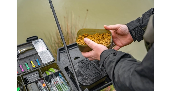 KORUM - Plato a Tripod Allrounder Tray and Tripod Adaptor