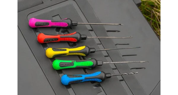 KORUM - Set Jehel a nůžky Baiting Tool a Scissor Set