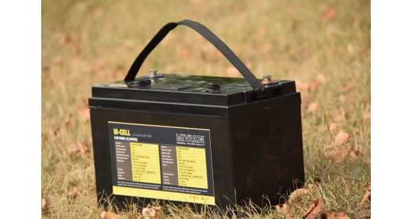 MIVARDI - Baterie M-cell 24v 100 Ah + 20 a nabíječka