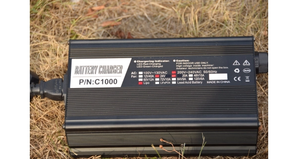 MIVARDI - Baterie M-cell 24v 100 Ah + 20 a nabíječka