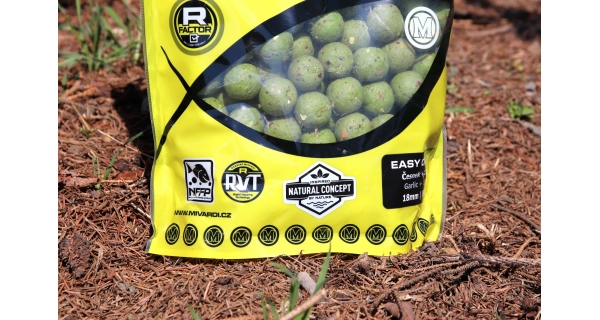 MIVARDI - Boilies Rapid Easy Catch česnek & chilli 950 g 24 mm