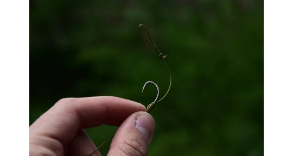 MIVARDI - Návazcová šňůrka Skinline Stripshield 15 m/25 lb Dark olive