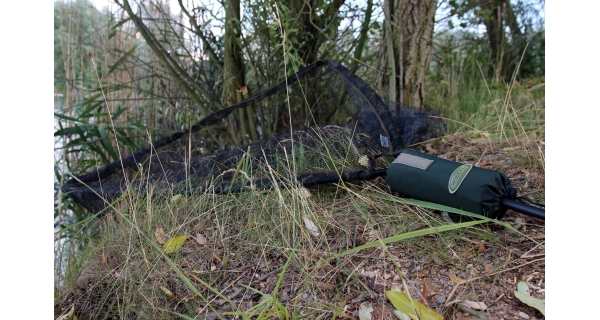 MIVARDI - Podběrák CamoCode