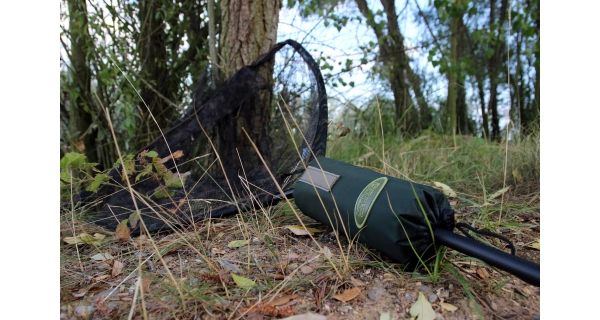 MIVARDI - Podběrák CamoCode