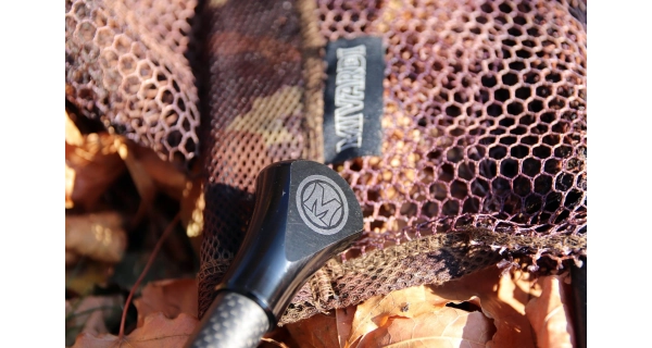 MIVARDI - Podběrák CamoCode