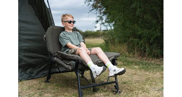 NASH - Lehátko Indulgence 4 Leg Junior Sleep System Camo