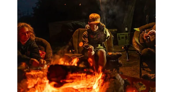 NASH - Lehátko Indulgence 4 Leg Junior Sleep System Camo