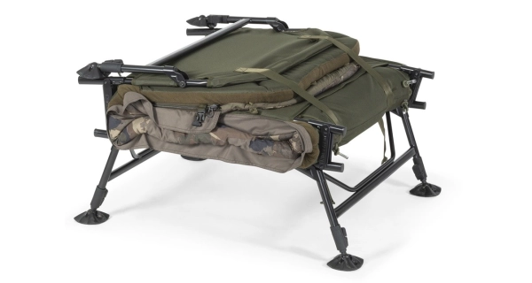 NASH - Lehátko se spacákem Indulgence HD40 Sleep System 6 Legs Camo