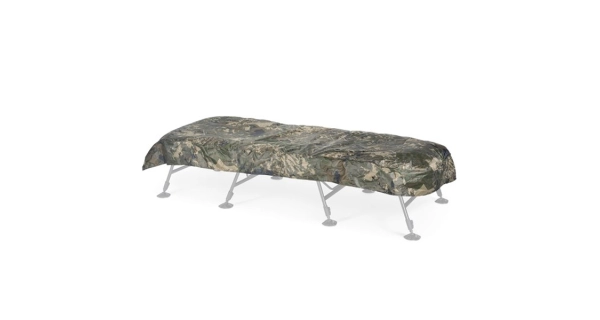 NASH - Přehoz na lehátko Indulgence Waterproof Bedchair Cover Camo Standard