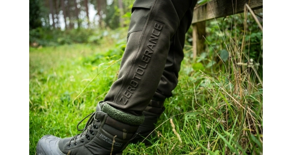 NASH - Tepláky Zero Tolerance Wind Chill Joggers Varsity vel. M