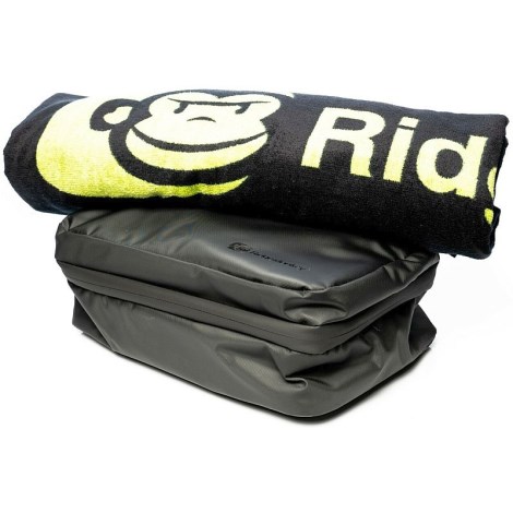 RIDGEMONKEY - Kosmetická taška LX Bath Towel and Weatherproof Shower Caddy Set