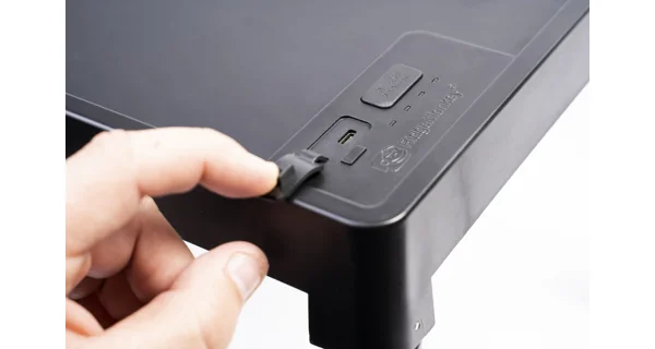 RIDGEMONKEY - Stolek S Powerbankou Vault Tech Table