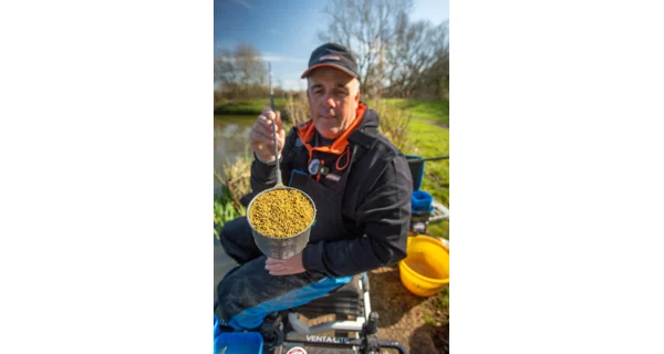 SONUBAITS - Krmítková směs Supercrush Mega Carp Method Mix 2 kg Green