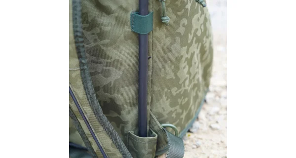 SPRO - Batoh s chladicí přihrádkou Double Camouflage Deadbait Backpack