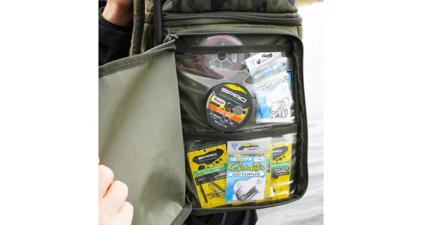 SPRO - Batoh s chladicí přihrádkou Double Camouflage Deadbait Backpack