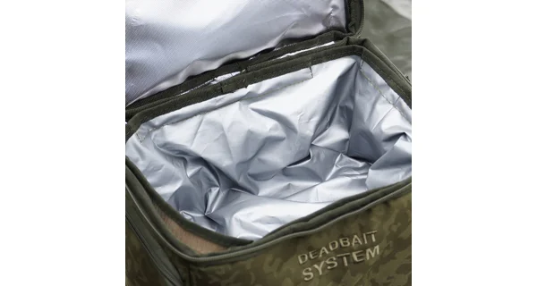 SPRO - Batoh s chladicí přihrádkou Double Camouflage Deadbait Backpack