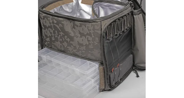 SPRO - Batoh s chladicí přihrádkou Double Camouflage Deadbait Backpack